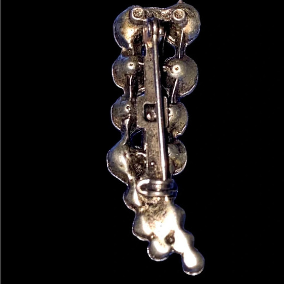 Vintage Green Rhinestone Leaf Silver Tone Brooch - Picture 3 of 3